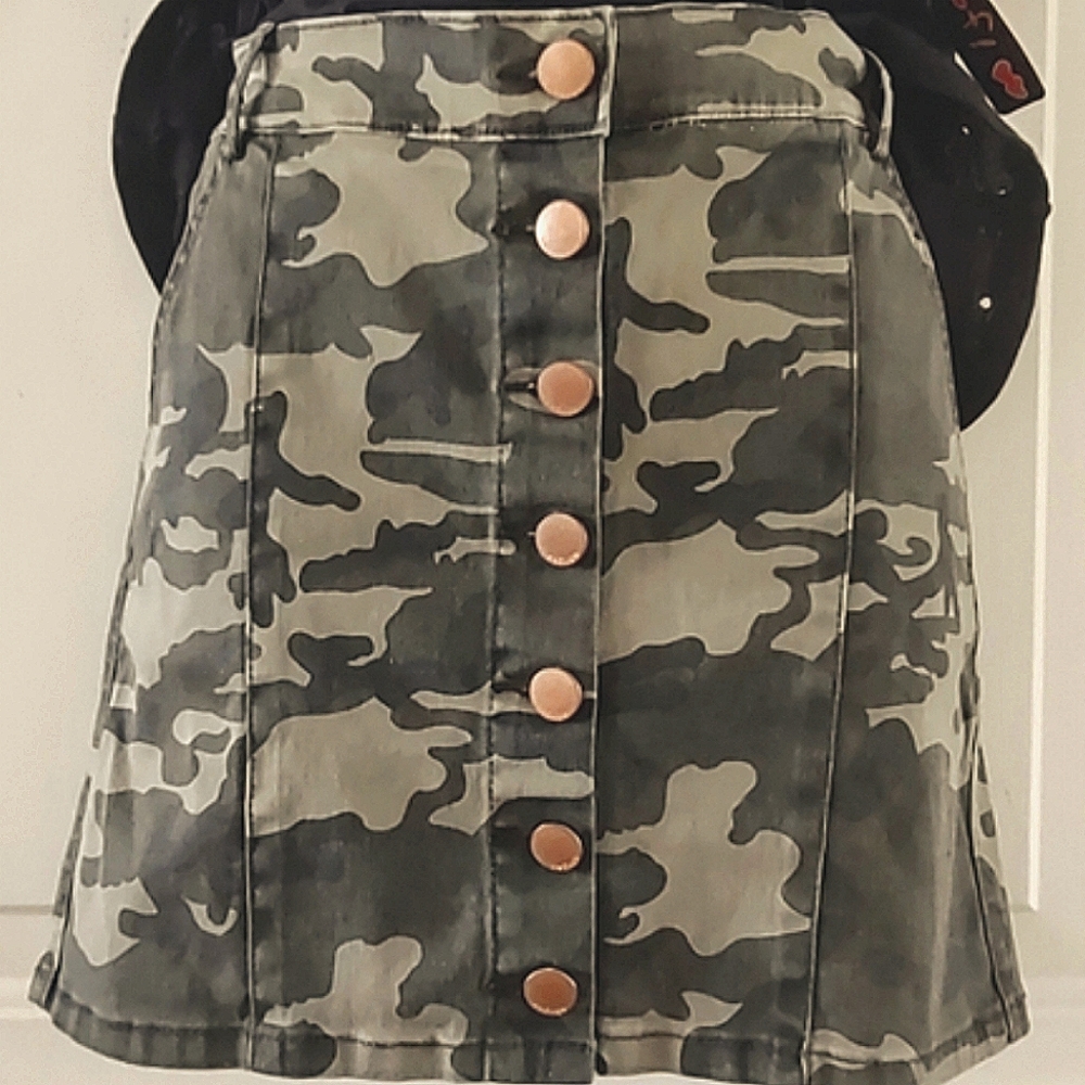 Cute Button Camo Skirt